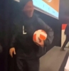 小罗:本想给球迷送球,你们咋太客气了还送回来🤣