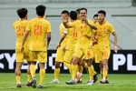 沪媒:国足换人后表现让球迷不满,长时间被新加坡队压制和围攻