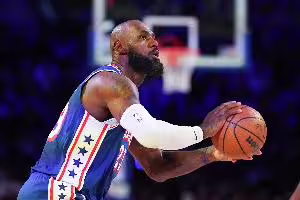 背靠背战活塞！76人先发：马克西&布朗&波普&迪恩&middot;韦德&詹姆斯